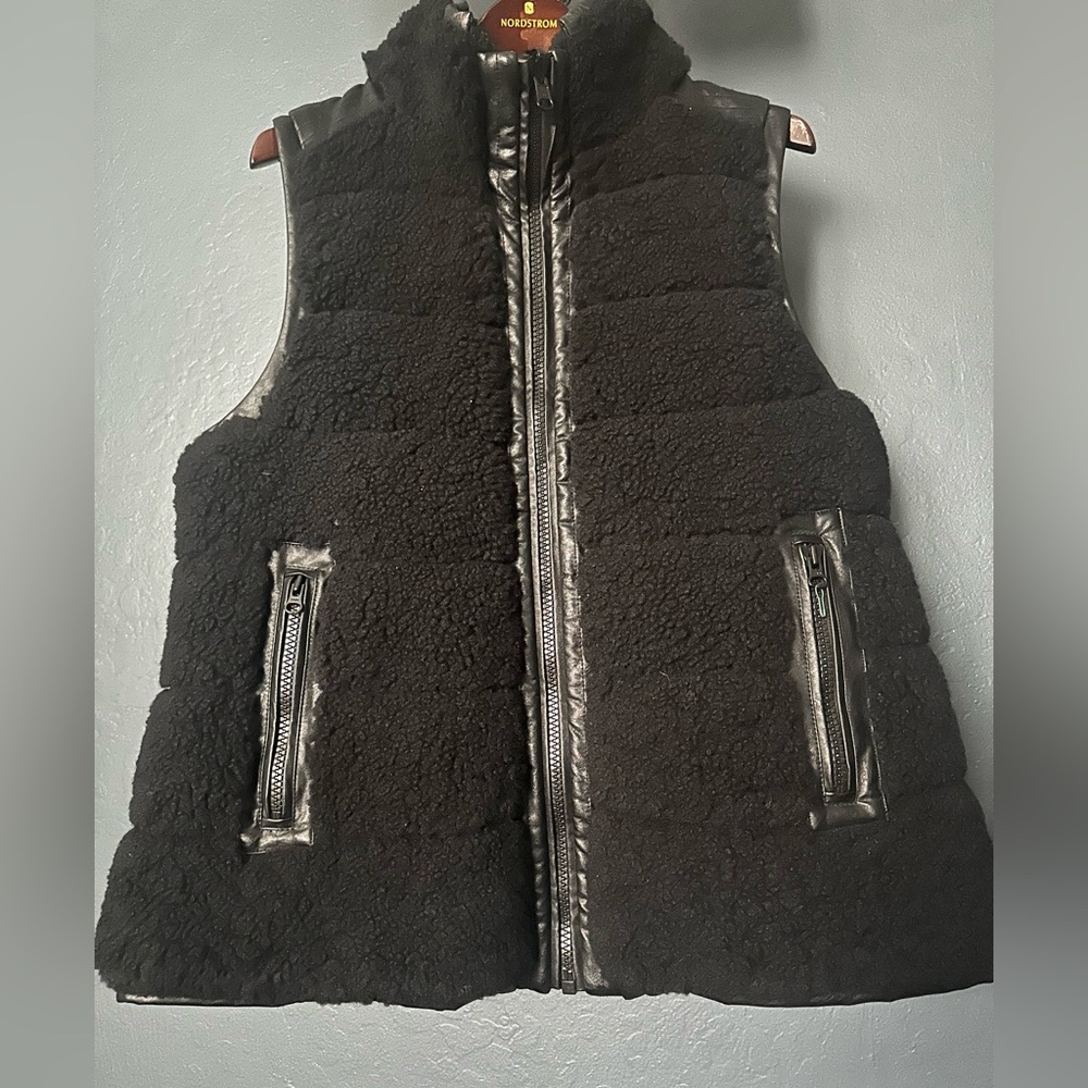 Tuckernuck Beckham reversible Black faux shearling and leather Vest - Picture 8 of 9